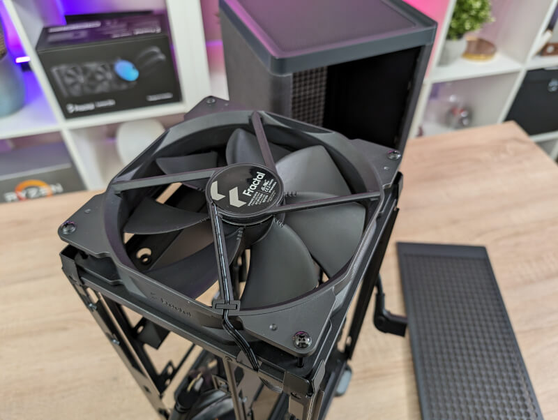 Fractal Design Mood top fan.jpg